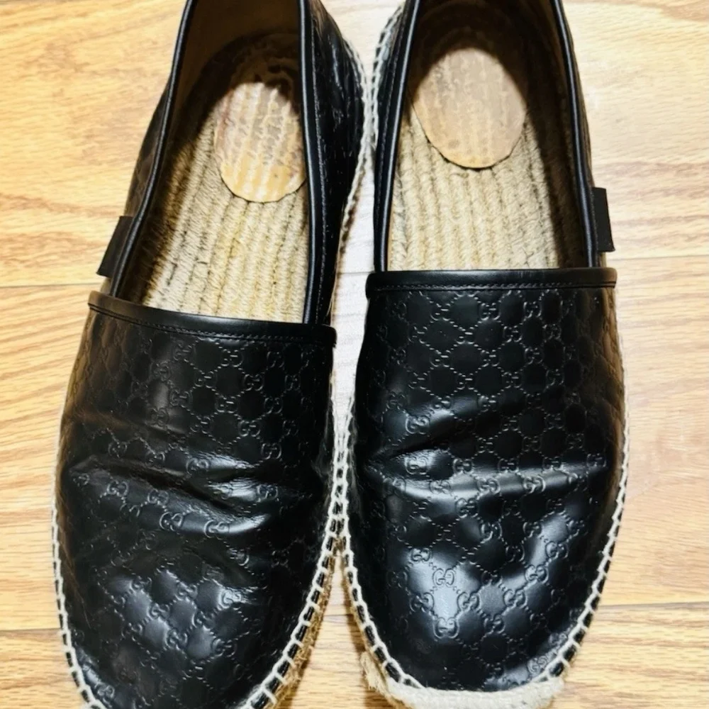 Authentic Gucci Spadrille #567112 Mens Size Size 11 Black Leather GG Flaw .